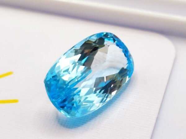 Topaze Bleue 15.19 CT