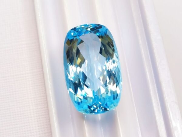 Topaze Bleue 15.19 CT