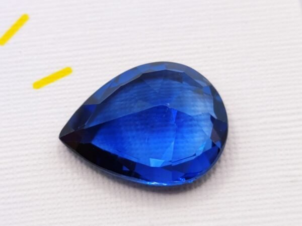 Saphir de Laboratoire 10.76 CT