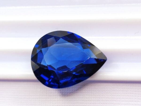 Saphir de Laboratoire 10.76 CT