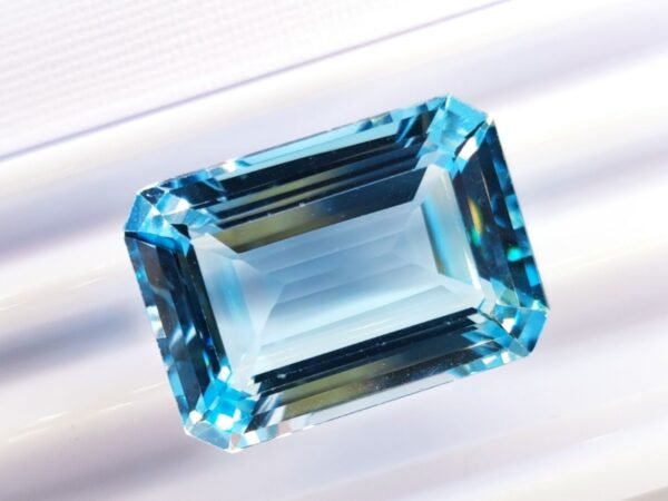 Topaze Bleue 20.76 CT