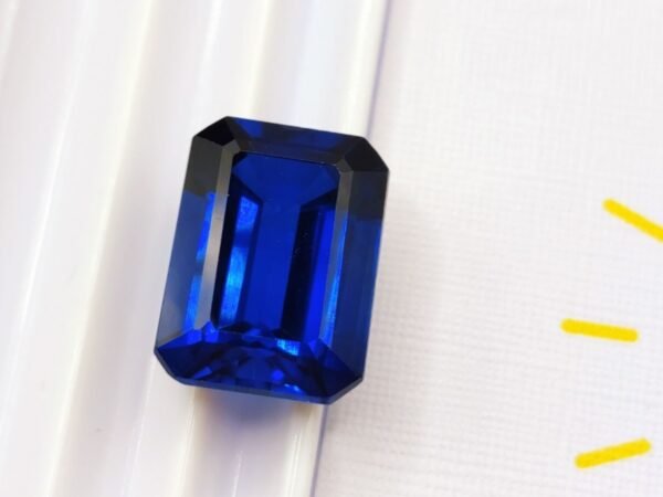 Saphir de Laboratoire 12.22 CT