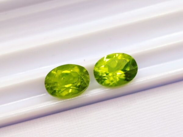 Péridot 4.21 CT
