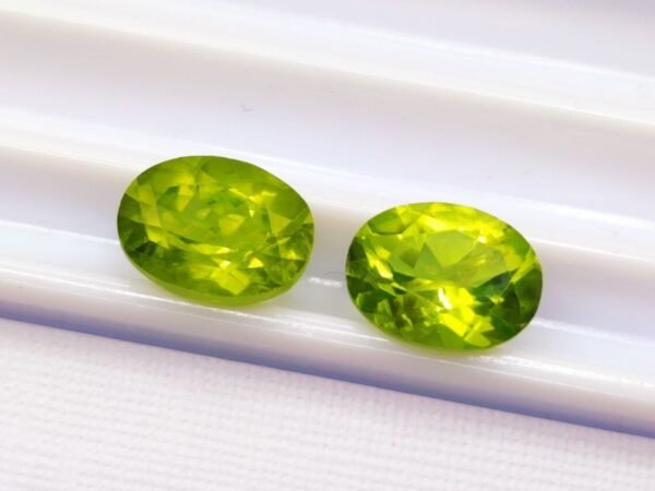 Péridot 4.21 CT