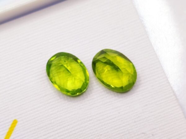 Péridot 4.21 CT