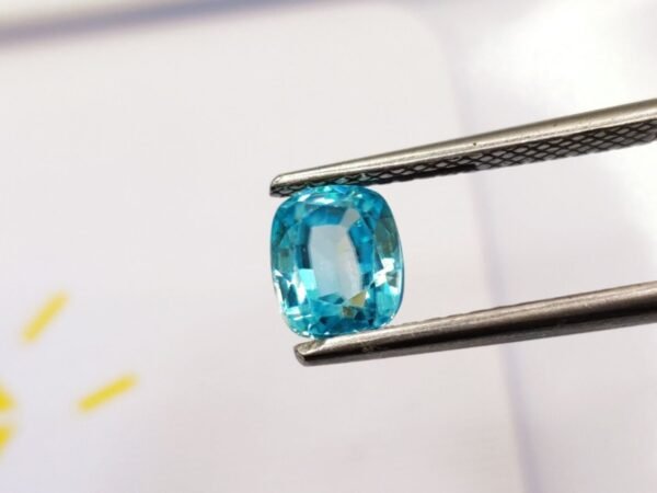 Zircon Bleu 2.97 CT