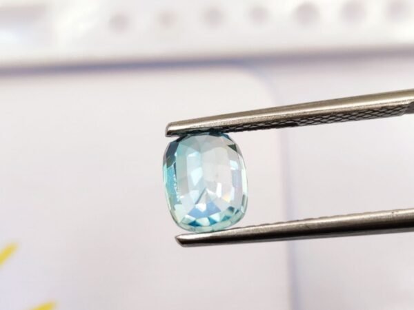 Zircon Bleu 2.97 CT