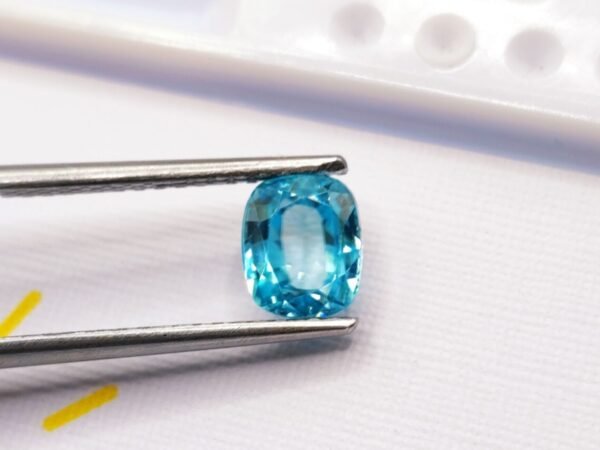 Zircon Bleu 2.97 CT
