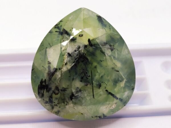 Prehnite 125.01 CT