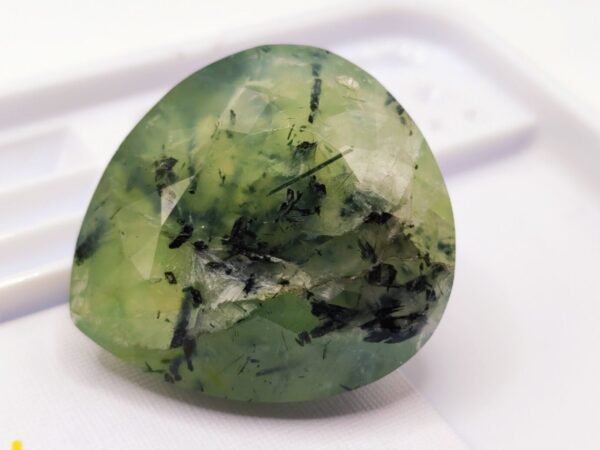 Prehnite 125.01 CT