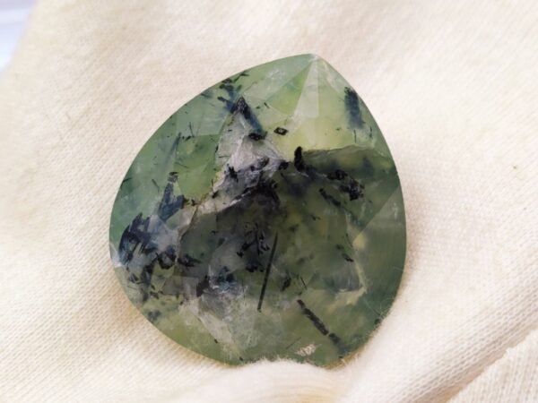 Prehnite 125.01 CT
