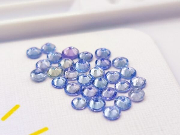 lot 30 tanzanites bluish violet round cut 3.25 carats