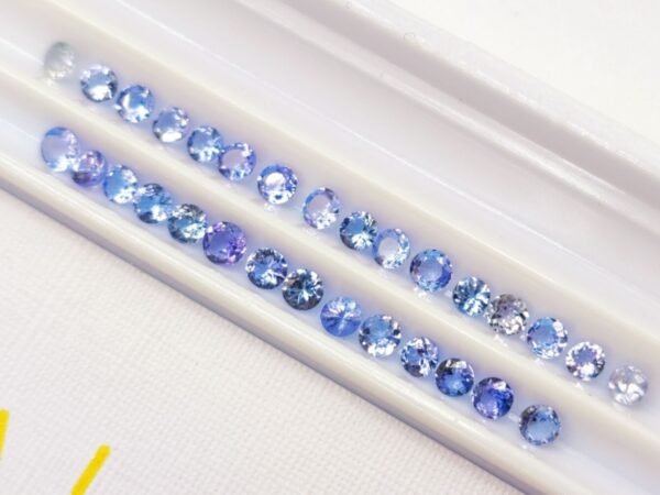 lot 30 tanzanites bluish violet round cut 3.25 carats