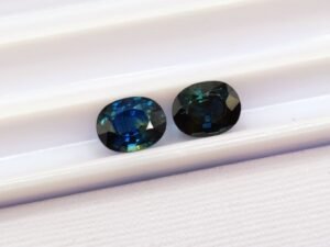 lot two saphirs blue green oval cut 1.36 carats