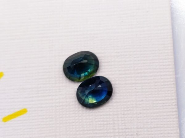lot two saphirs blue green oval cut 1.36 carats