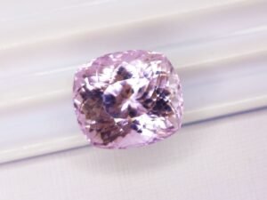 Kunzite 9.95 CT cushion cut pink transparent