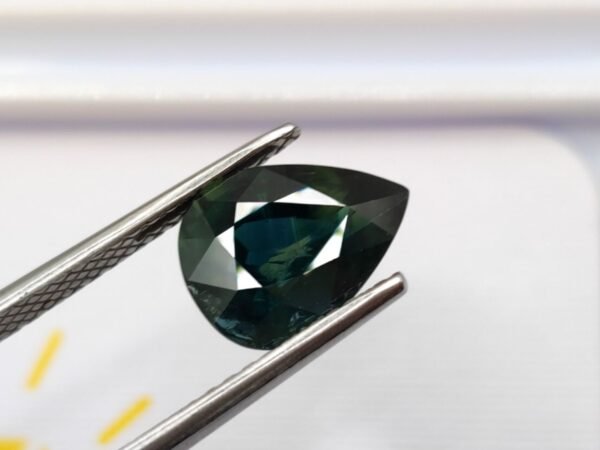 saphir blue green pear cut 5.20 carats