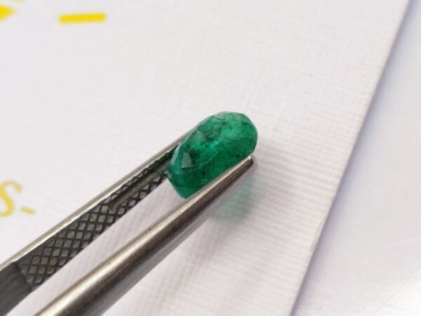 green emerald oval cut 1.47 carats
