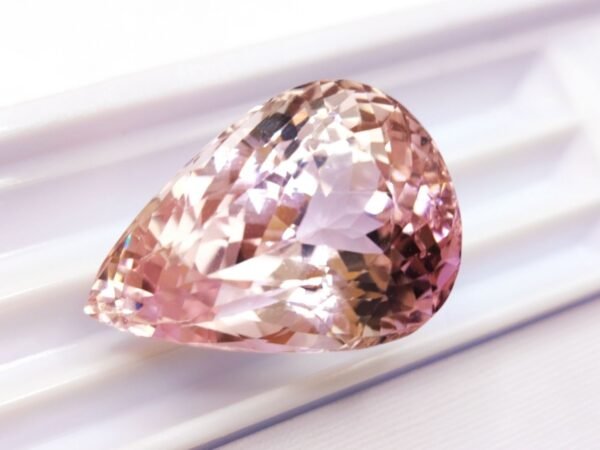 Kunzite 42.30 CT pear cut rose gold
