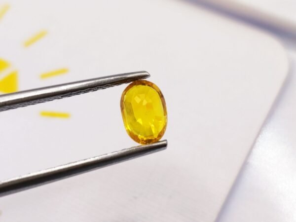 saphir yellow oval cut 1.11 carats