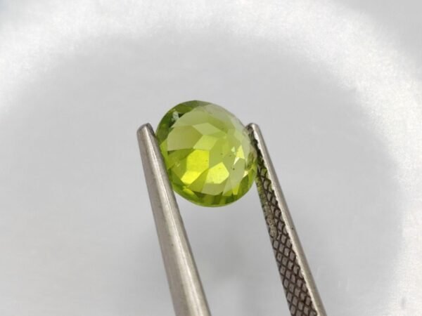 peridot green round cut 2.55 carats