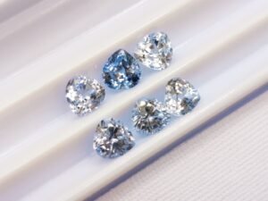 lot 6 saphirs light blue pear cut 3.27 carats