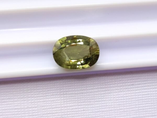 saphir green oval cut 2.39 carats