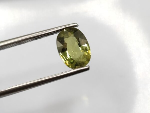 saphir green oval cut 2.39 carats