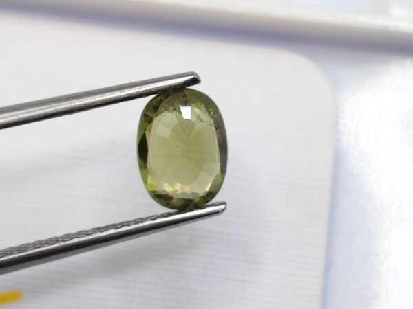 saphir green oval cut 2.39 carats