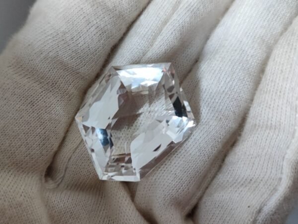 white transparent quartz fancy cut 50.15 carats