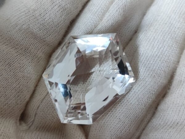 white transparent quartz fancy cut 50.15 carats