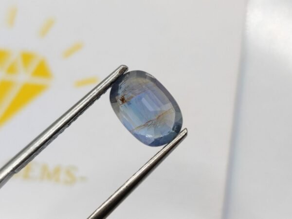 blue saphir oval cut 3.26 carats