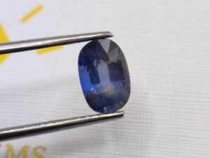 blue saphir oval cut 3.26 carats