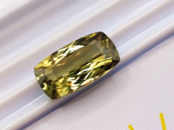 Diaspore Zultanite 11.01 CT