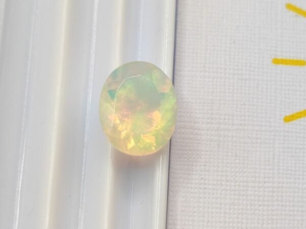 opale noble play of colors oval cut 2.33 carats