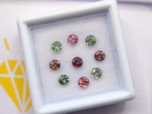 lot de 9 saphirs round cut Vert, rose.