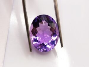 améthyste violet oval cut 12.27 carats