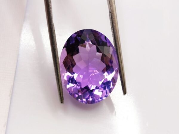 améthyste violet oval cut 12.27 carats