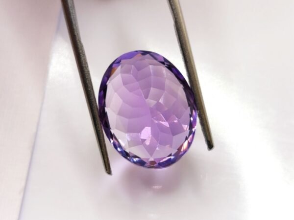 améthyste violet oval cut 12.27 carats