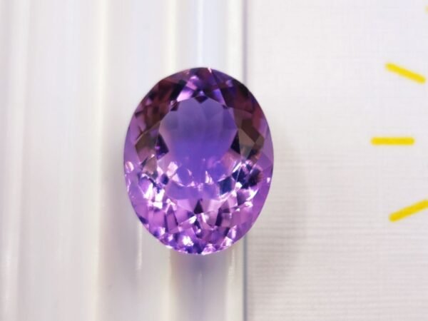 améthyste violet oval cut 12.27 carats
