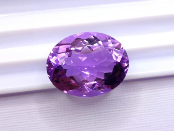 améthyste violet oval cut 12.27 carats