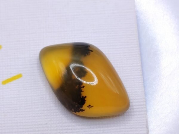 opale dendrite orange fancy cabochon cut 9.22 carats
