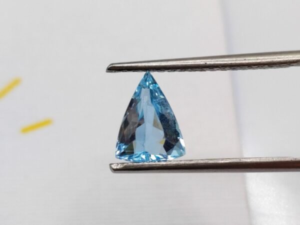 aigue-marine bleue fancy cut 1.46 carats