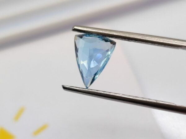 aigue-marine bleue fancy cut 1.46 carats