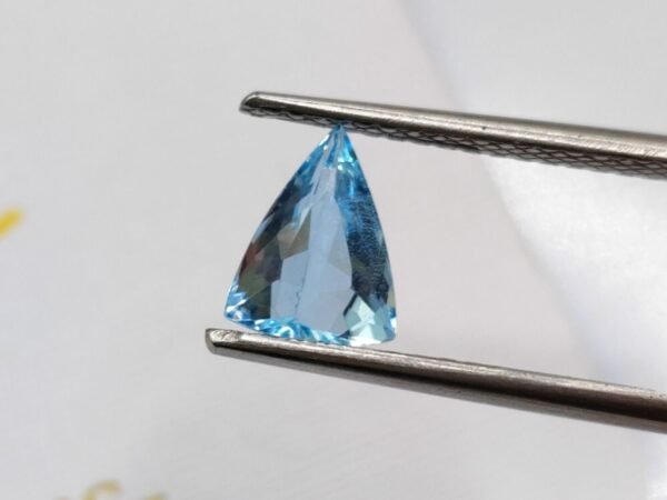 aigue-marine bleue fancy cut 1.46 carats