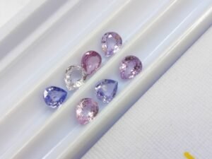 lot saphirs pear cut light blue, pink and purple 2.24 carats