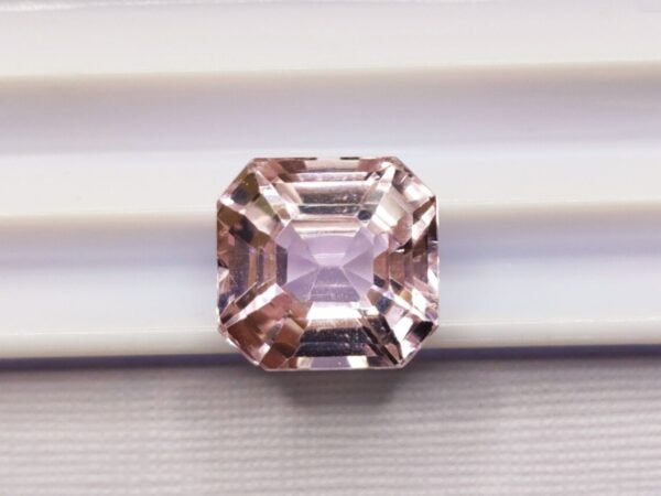 Kunizite pink transparent octogonal cut 6.02 carats