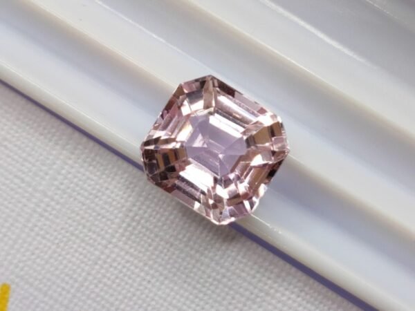Kunizite pink transparent octogonal cut 6.02 carats
