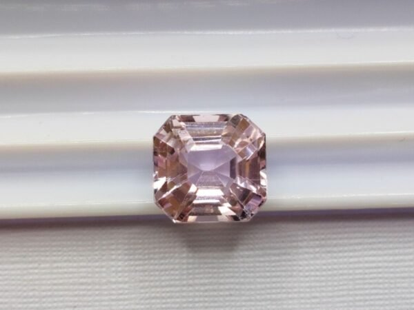 Kunizite pink transparent octogonal cut 6.02 carats
