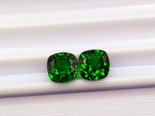 Diopside Chrome 2.12ct green cushion cut